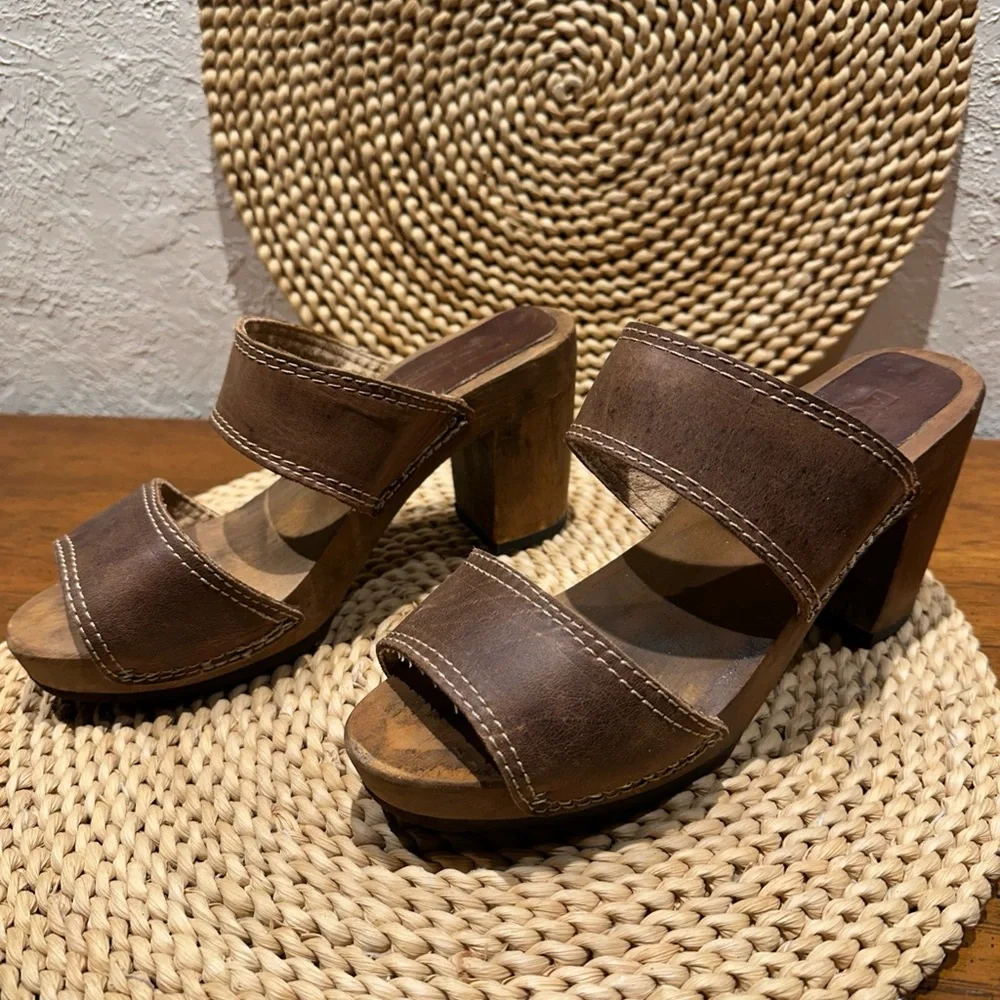 Brown Leather Women's Sandals - Picture 3 of 7